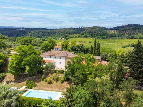 Exterior - Beautiful apartment in villa for 8 guests with pool, TV and patio (Poggibonsi)