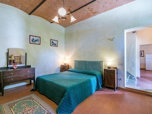 3 soverom og reiseseng for barn