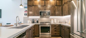Luxury, spacious and cozy lake house with 3 masters.