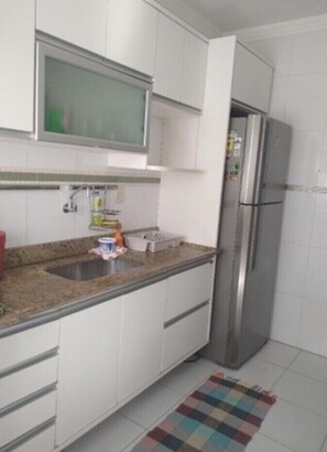 Fridge, stovetop, dishwasher, coffee/tea maker