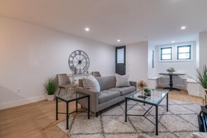 Télévision, Netflix, services de streaming, espaces bureaux
