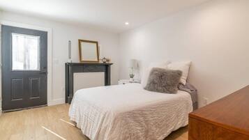 2 bedrooms, laptop workspace, iron/ironing board, WiFi