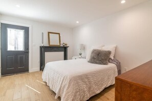 2 Schlafzimmer, laptopgeeigneter Arbeitsplatz, Bügeleisen/Bügelbrett