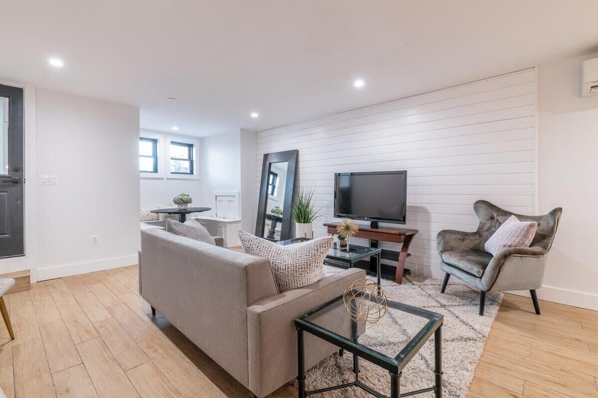 TV, Netflix, streaming services, offices