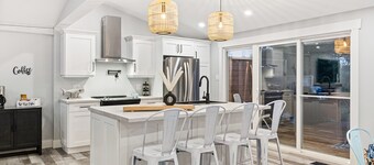 Luxurious Oceanview beach house W/ hot tub 