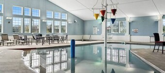 Meadow Ridge Condos: indoor pool + gym, Egg Harbor