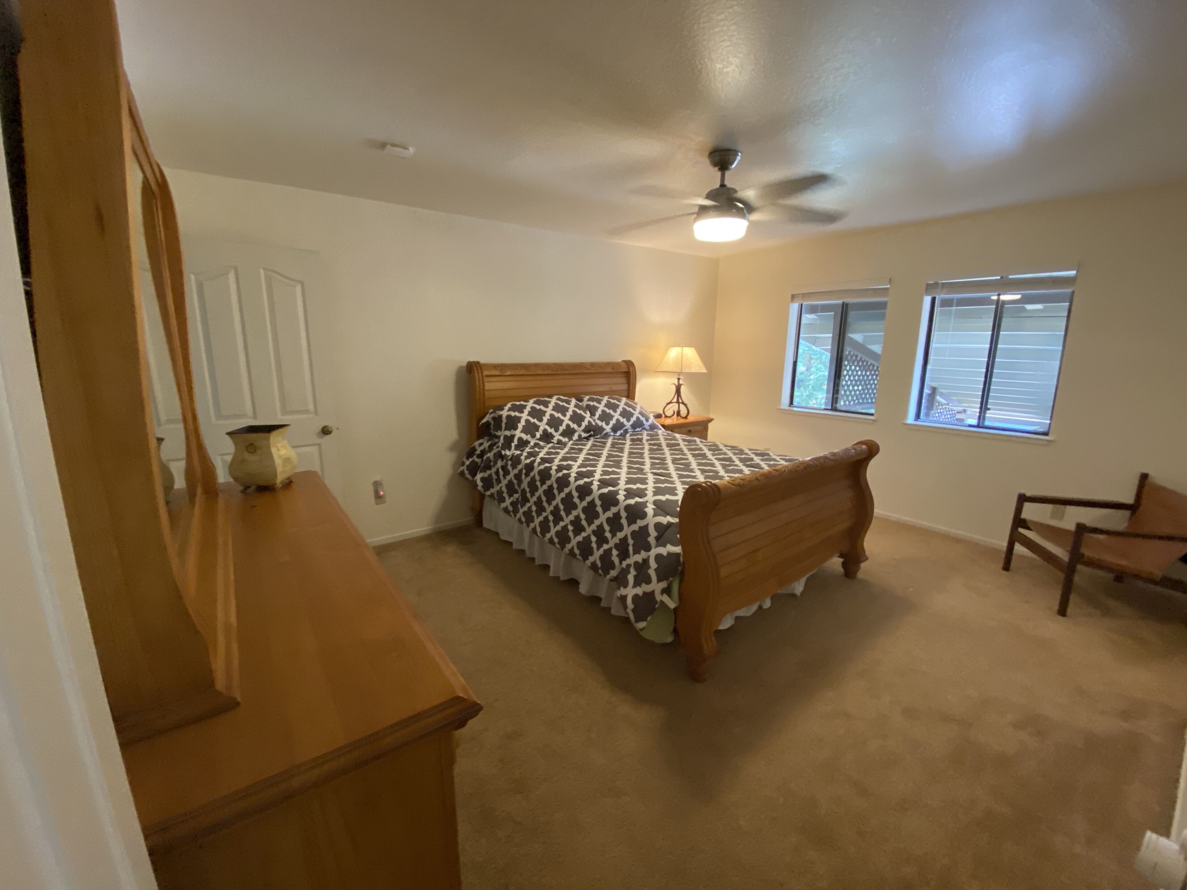 5 habitaciones, tabla de planchar con plancha y wifi gratis 