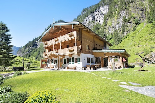 Alpine Chalet Lacknerbrunn 25-30 Personen mit Bergblick