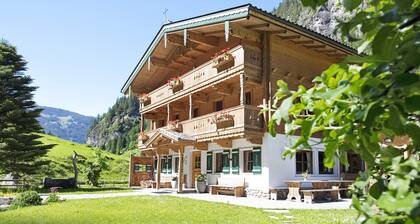 Chalet alpino Lacknerbrunn 25-30 personas con vistas a la montaña