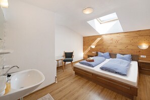 14 chambres, fer et planche à repasser, Wi-Fi gratuit, draps fournis