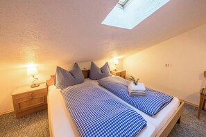 10 bedrooms, iron/ironing board, free WiFi, bed sheets