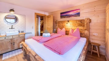 8 quartos, ferros/tábuas de passar roupa, Wi-Fi de cortesia