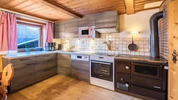 KĂŒhlschrank, Mikrowelle, Ofen, Herdplatte