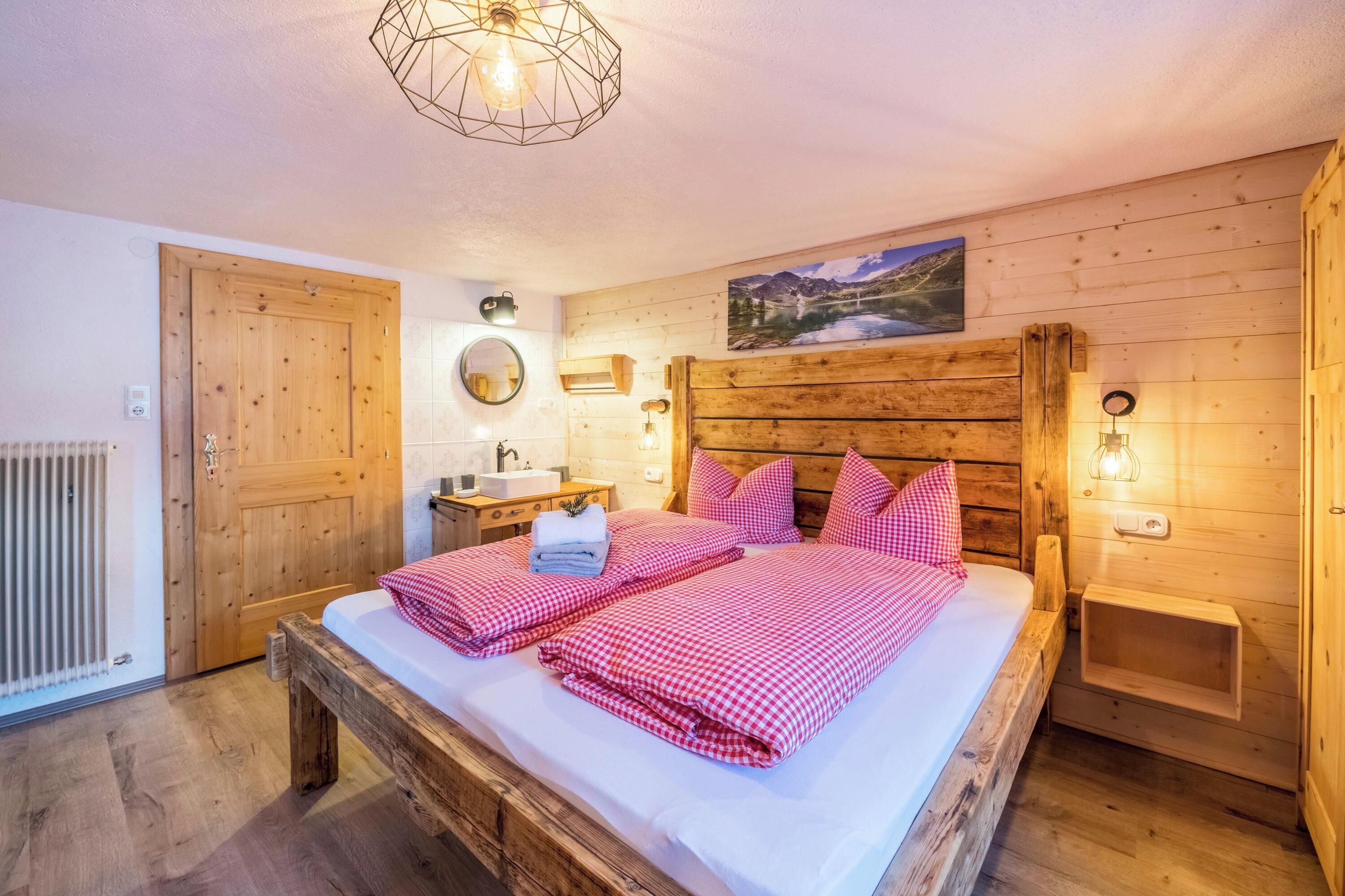 8 多间卧室、熨斗/熨衣板、免费 WiFi、床单