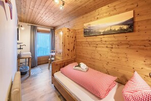 8 bedrooms, iron/ironing board, free WiFi, bed sheets