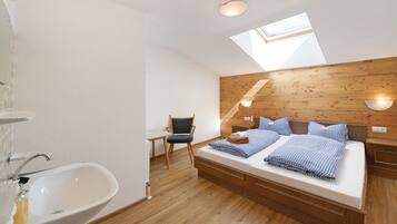 8 bedrooms, iron/ironing board, free WiFi, bed sheets