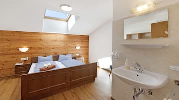 8 Schlafzimmer, BĂŒgeleisen/BĂŒgelbrett, kostenloses WLAN, BettwĂ€sche