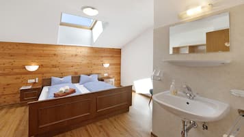 8 bedrooms, iron/ironing board, free WiFi, bed sheets