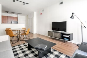 Télévision, chaîne hi-fi