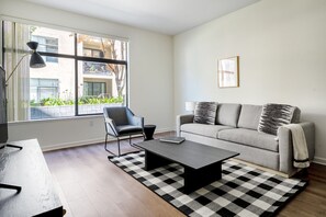 Télévision, chaîne hi-fi