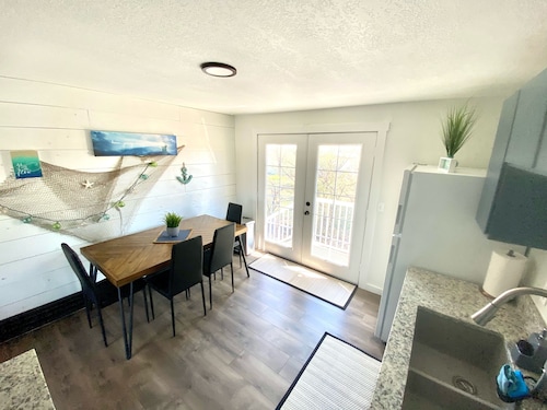 Joe’s Valley Coastal Cottage Left Fork