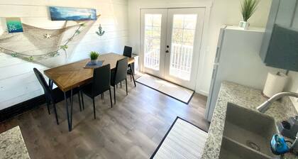 Joe’s Valley Coastal Cottage Left Fork