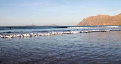 Canaryislandshost l Famara Surfer