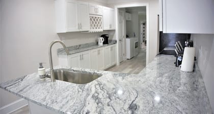 *NEWLY BUILT* 4 BR (7 beds) Retreat by Noda, Uptown, Plaza Midwood, Conv Center