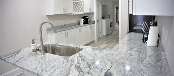 *NEWLY BUILT* 4 BR (7 beds) Retreat by Noda, Uptown, Plaza Midwood, Conv Center