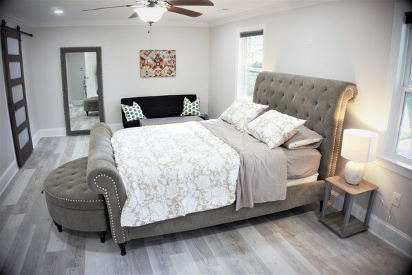 4 bedrooms, iron/ironing board, free WiFi, bed sheets