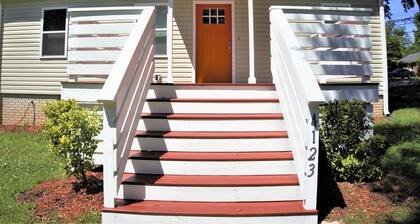 *NEWLY BUILT* 4 BR (7 beds) Retreat by Noda, Uptown, Plaza Midwood, Conv Center