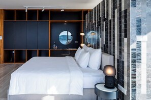 7 bedrooms, iron/ironing board, WiFi, bed sheets