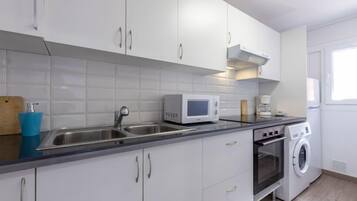 Fridge, microwave, oven, cookware/dishes/utensils