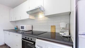 Fridge, microwave, oven, cookware/dishes/utensils