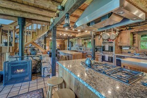 Fridge, microwave, stovetop, dishwasher - Alpenhaus Lodge w/ Deck, Spa & Panoramic Views 1028 (Steamboat Springs)