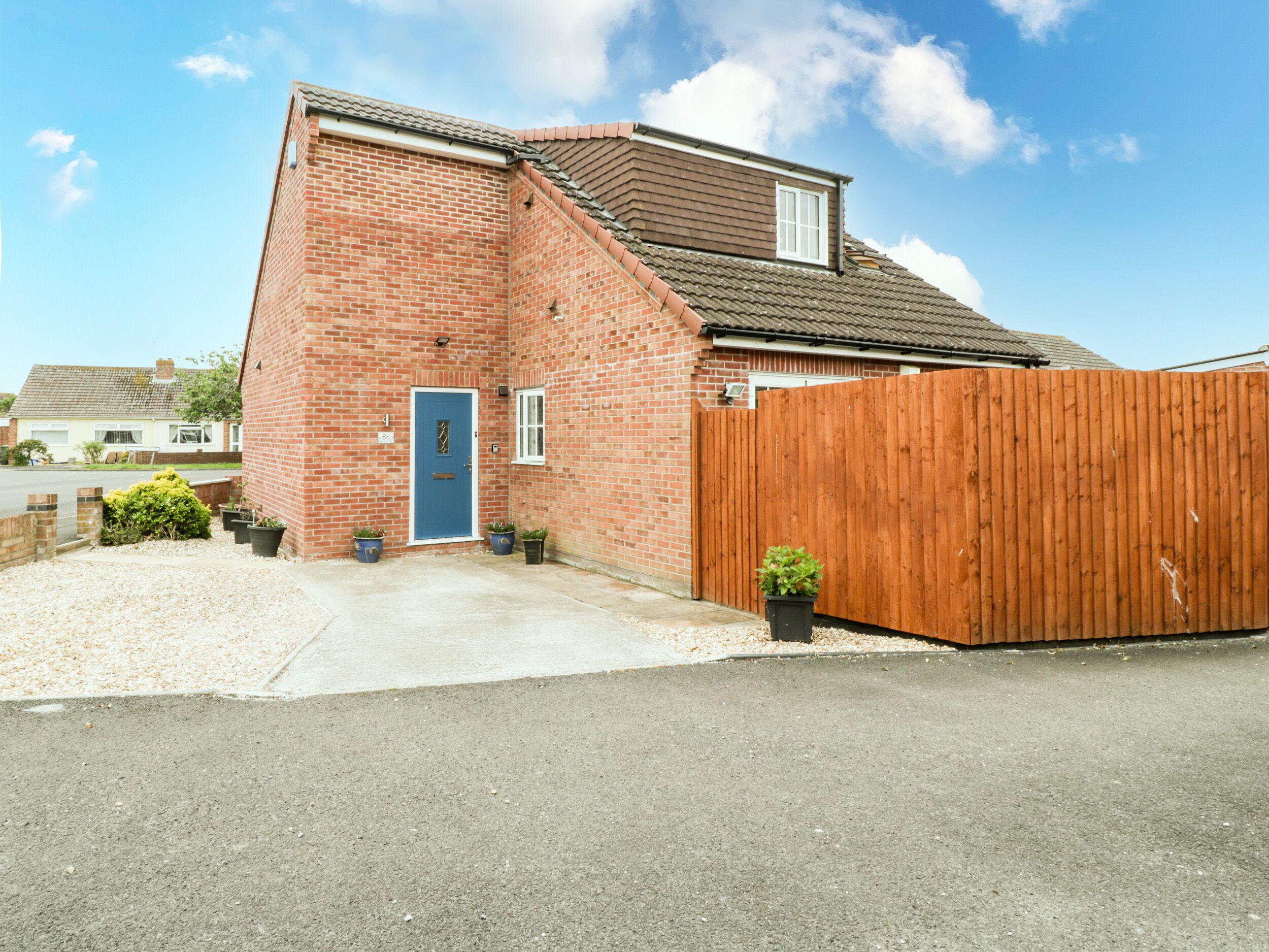 8A ROSEWOOD AVENUE, pet friendly, with a garden in Burnham-On-Sea