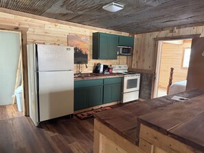 雪櫃、微波爐、焗爐、爐具