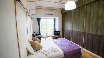 1 bedroom, desk, laptop workspace, soundproofing