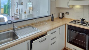 Kaffetrakter/tekoker, kjøleskap, ovn og kokeplater