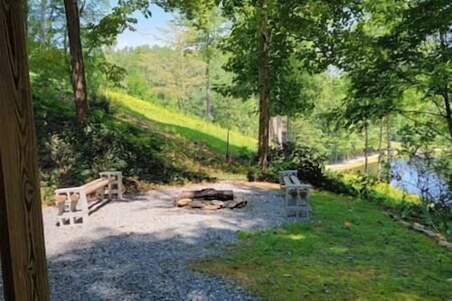 Mallard Cove - lakeside pets WiFi, Mallard Cove - lakeside pet friendly