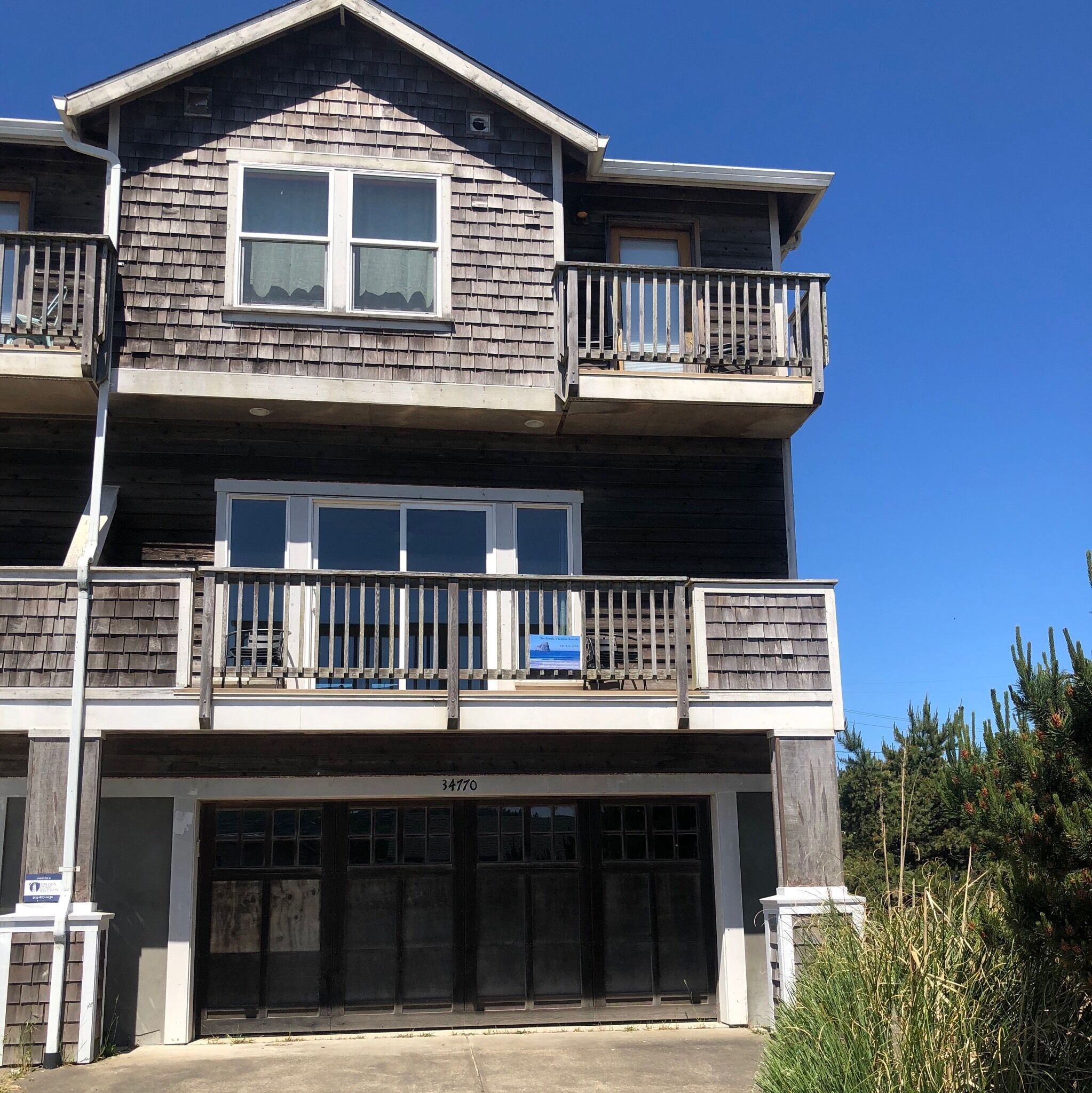Riverview Sunrise Townhome 3 bedrooms & 1-1/2 blocks to White Sandy Beach Access