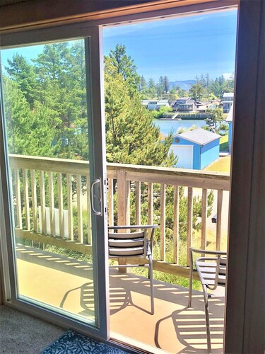 Tide and Timber Townhome 3 bedrooms & 1-1/2 blocks to White Sandy Beach Access