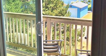 Tide and Timber Townhome 3 bedrooms & 1-1/2 blocks to White Sandy Beach Access
