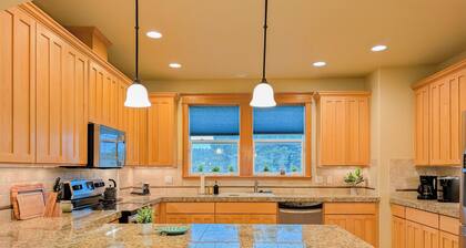 Tide and Timber Townhome 3 bedrooms & 1-1/2 blocks to White Sandy Beach Access