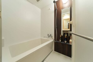 Phòng, không hút thuốc (Concept) | Phòng tắm | Bồn tắm và buồng tắm vòi sen riêng, bồn tắm ngâm, máy sấy tóc 