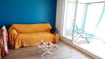 Televisie, videospelletjes, een dvd-speler en boeken