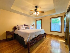 9 bedrooms, travel cot, free WiFi, bed sheets