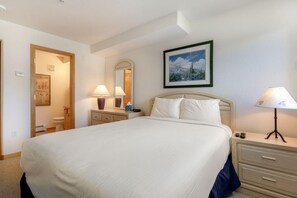 2 slaapkamers, een strijkplank/strijkijzer, gratis wifi, beddengoed