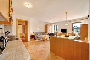 Fernseher, Tischtennisplatte