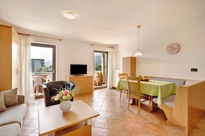 Télévision, table de tennis de table